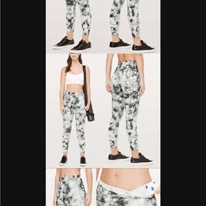 Lululemon Grey and White Tie-Dye Leggings size 4 Wunder under